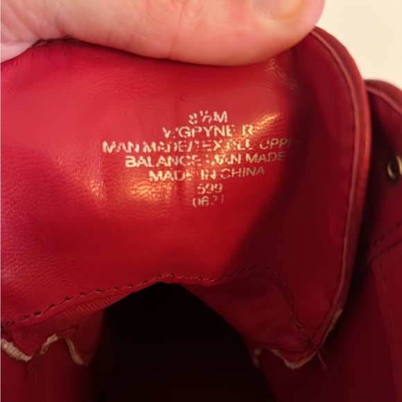 Size 8.5 red GUESS boots - Picture 4 of 4